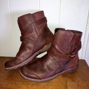 Chaco Skye Womens 9 Mahogany Boots
